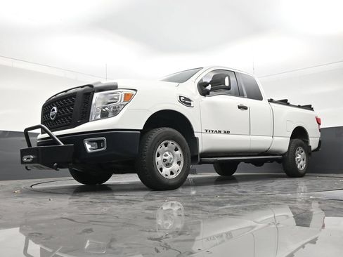 Used 2017 Nissan Titan S AWD/4WD image 20