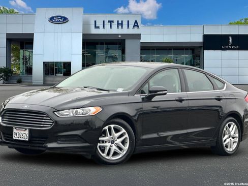 Used 2015 Ford Fusion SE image 1