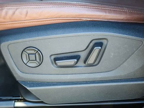 Used 2022 Audi e-tron Premium w/ Convenience Plus Package image 18