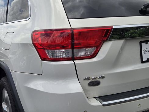 Used 2012 Jeep Grand Cherokee Overland AWD/4WD image 8