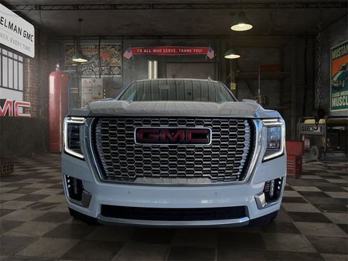 Used 2021 GMC Yukon XL Denali w/ Denali Ultimate Package image 2