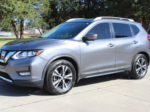 Used 2017 Nissan Rogue SL w/ SL Premium Package image 1