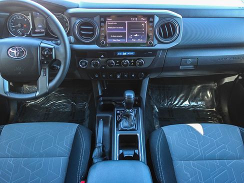 Used 2022 Toyota Tacoma TRD Off-Road image 13