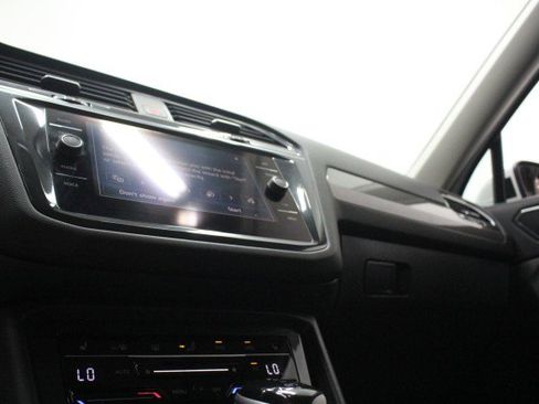 Used 2022 Volkswagen Tiguan SE image 15