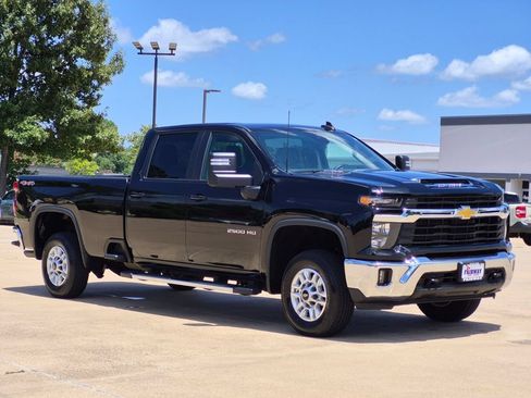 Used 2025 Chevrolet Silverado 2500 LT w/ Convenience Package AWD/4WD image 3
