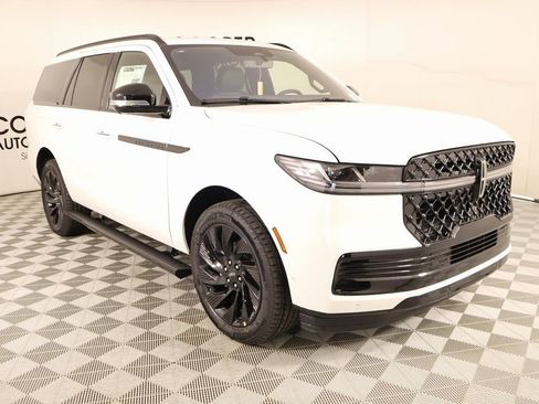 New 2025 Lincoln Navigator Reserve w/ Jet Appearance Package image 1