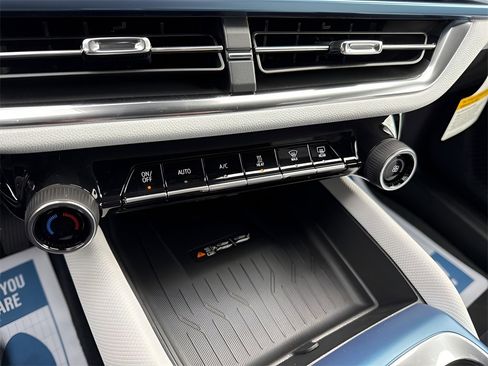 New 2026 Chevrolet Equinox EV LT image 29