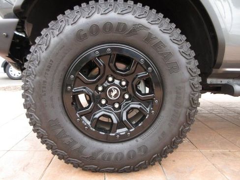 Certified 2024 Ford Bronco Wildtrak AWD/4WD image 9
