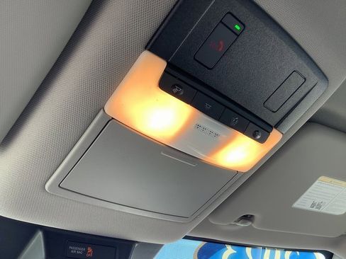 Used 2023 Nissan Rogue SV image 19