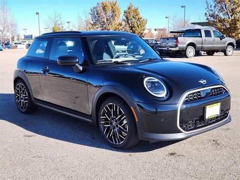 Used 2025 MINI Cooper 2-Door Hardtop image 9