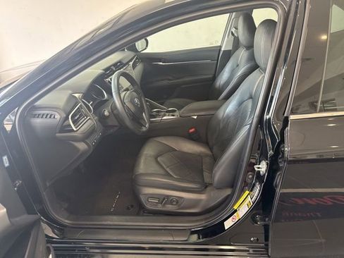 Used 2018 Toyota Camry XLE FWD image 10