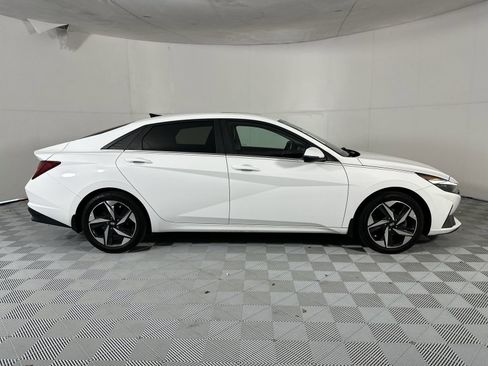 Used 2023 Hyundai Elantra Limited FWD image 9