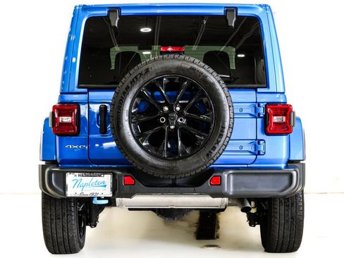 Used 2024 Jeep Wrangler Unlimited Sahara w/ Technology Group AWD/4WD image 8