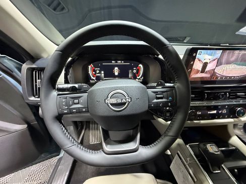 New 2026 Nissan Pathfinder SL image 9