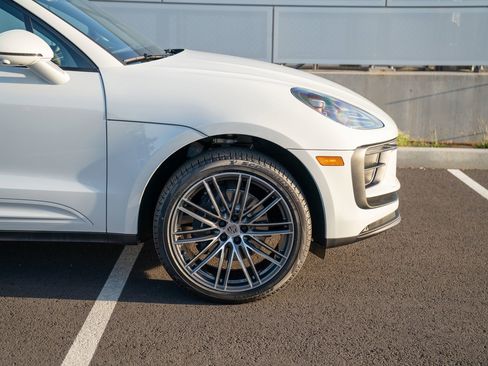 New 2026 Porsche Macan AWD/4WD image 9
