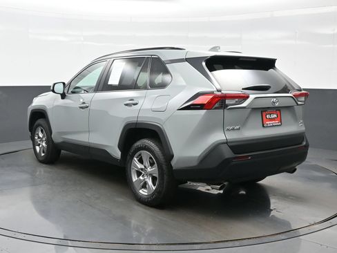 Used 2023 Toyota RAV4 XLE AWD/4WD image 4