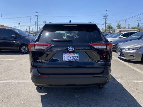 Used 2023 Toyota RAV4 LE AWD/4WD image 9