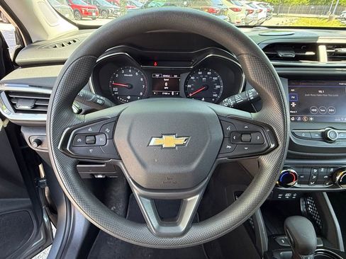 Used 2023 Chevrolet TrailBlazer LT FWD image 16