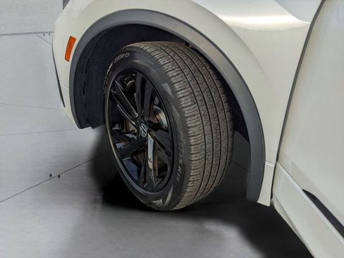 Certified 2023 Volkswagen Tiguan SE R-Line FWD image 33