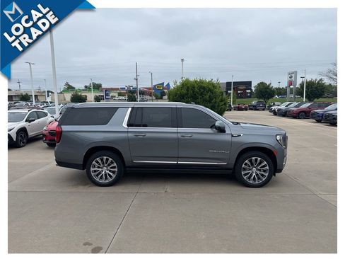 Used 2021 GMC Yukon XL Denali w/ Denali Ultimate Package AWD/4WD image 4