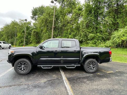 Used 2021 Toyota Tacoma SR5 AWD/4WD image 6