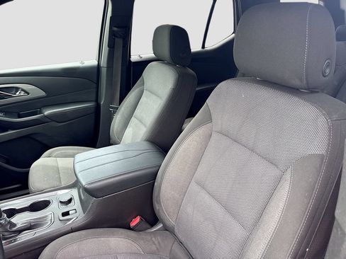 Used 2023 Chevrolet Traverse LT FWD image 19