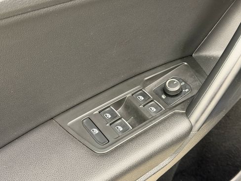 Used 2021 Volkswagen Tiguan SEL AWD/4WD image 27