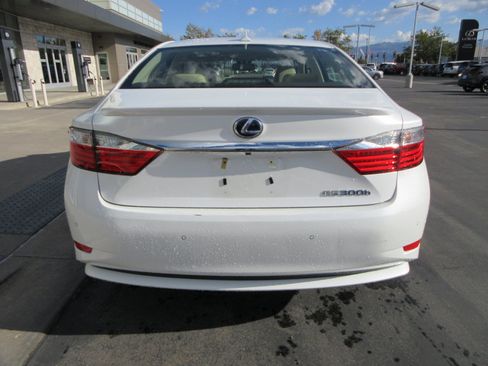 Used 2013 Lexus ES 300h w/ Luxury Pkg FWD image 7