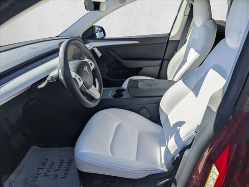 Used 2022 Tesla Model Y Long Range image 11