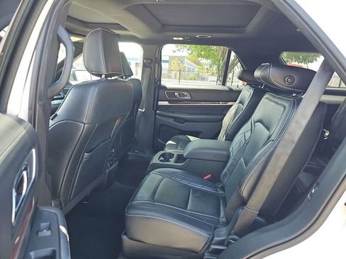 Used 2018 Ford Explorer Platinum AWD/4WD image 8