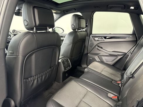 Certified 2022 Porsche Macan S AWD/4WD image 26