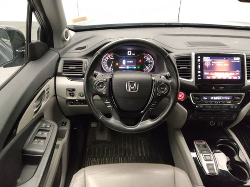 Used 2017 Honda Pilot Touring image 22