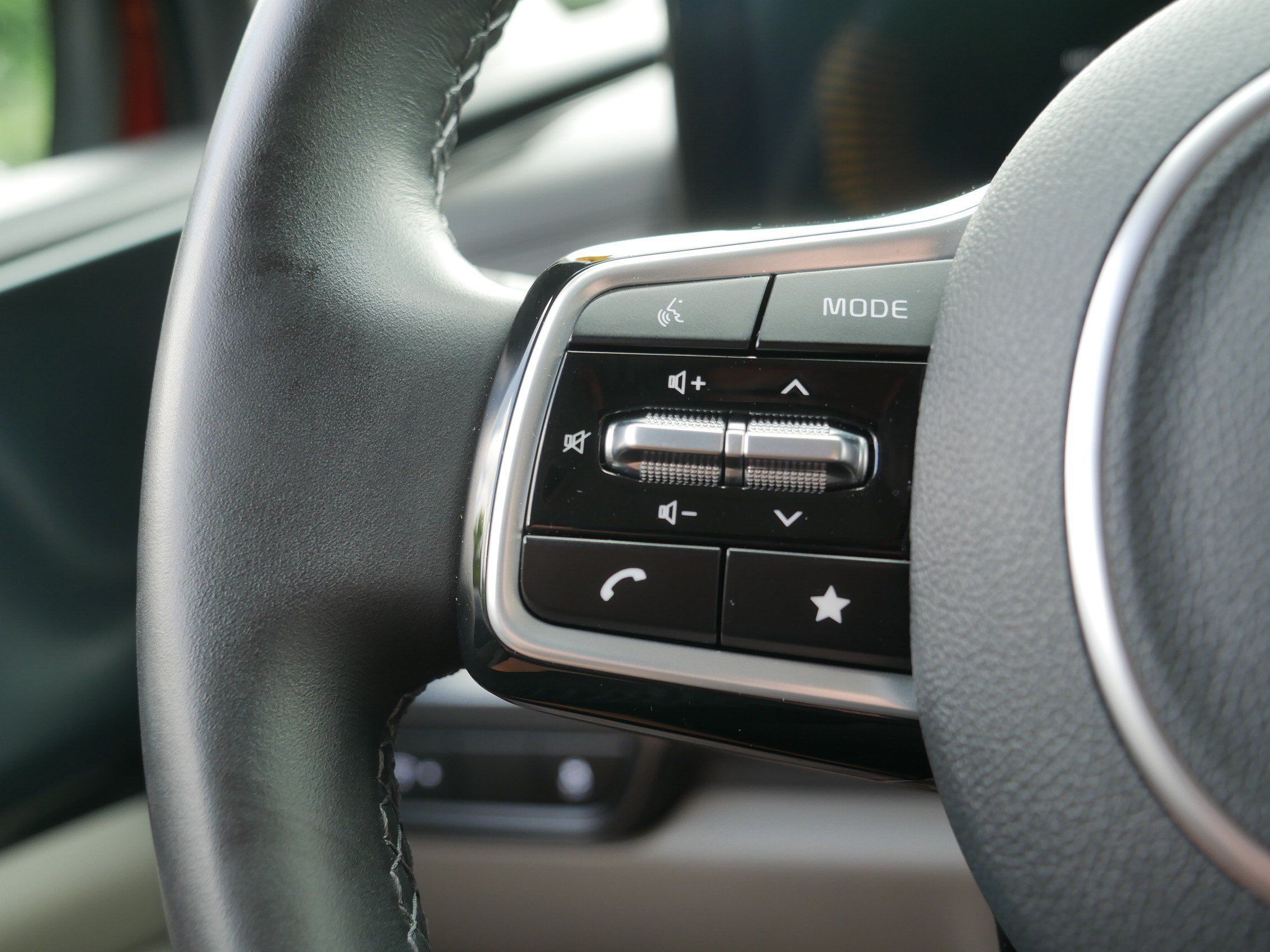 Certified 2026 Kia Carnival FWD image 28