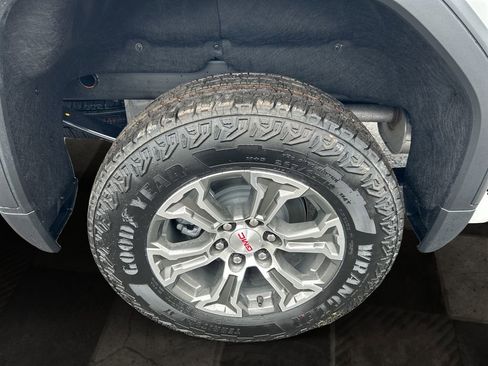 New 2026 GMC Sierra 1500 SLE w/ X31 Off-Road Package AWD/4WD image 12