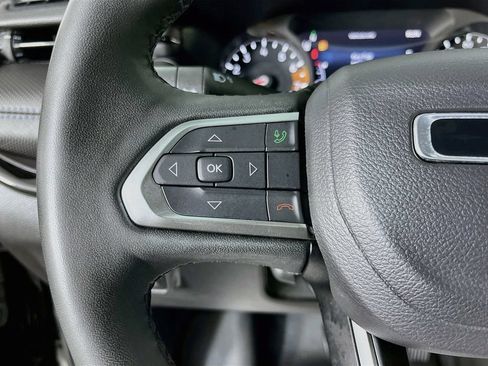 Used 2025 Jeep Compass Latitude w/ Altitude Special Edition AWD/4WD image 12