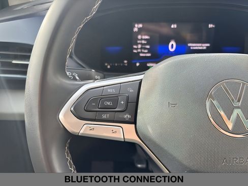 Used 2022 Volkswagen Taos SE w/ Panoramic Sunroof Package image 18