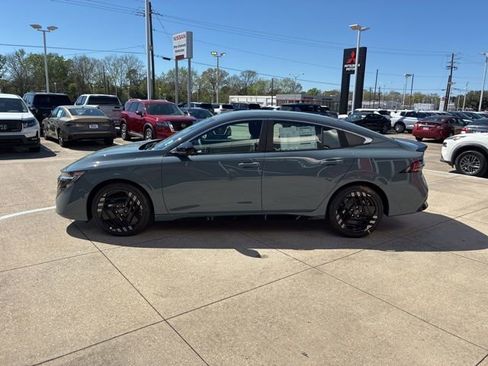 New 2026 Nissan Sentra SR w/ Floor Mat Package FWD image 4