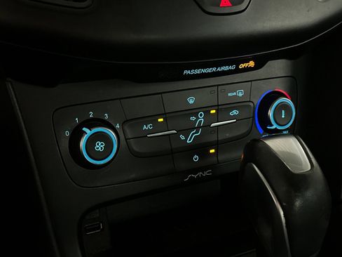 Used 2015 Ford Focus SE w/ SE Sport Package image 17