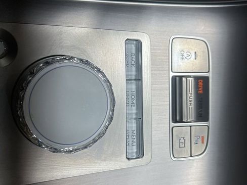 Used 2026 Genesis GV70 2.5T Advanced image 18