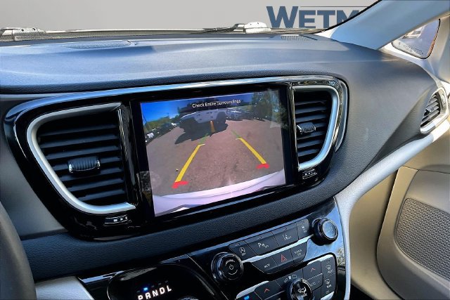 Used 2024 Chrysler Pacifica Touring-L FWD image 14