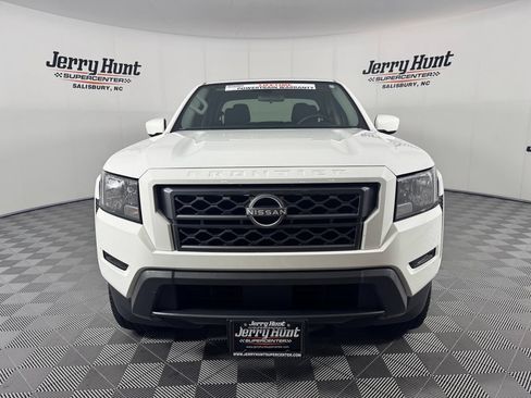 Used 2024 Nissan Frontier SV w/ Tow Package RWD image 4