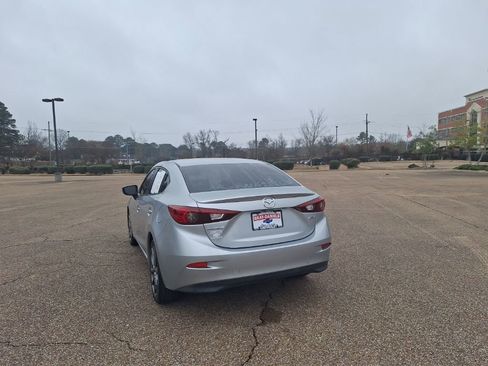 Used 2018 MAZDA MAZDA3 Touring image 11