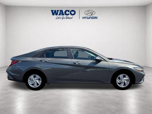 Used 2026 Hyundai Elantra SE FWD image 11