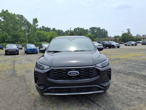 Used 2023 Ford Escape ST-Line w/ Tech Pack #1 AWD/4WD image 2
