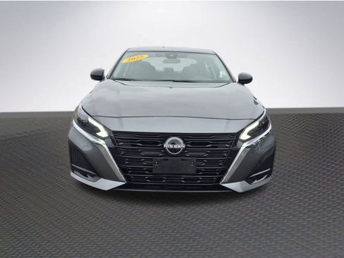 Used 2025 Nissan Altima 2.5 SV image 3