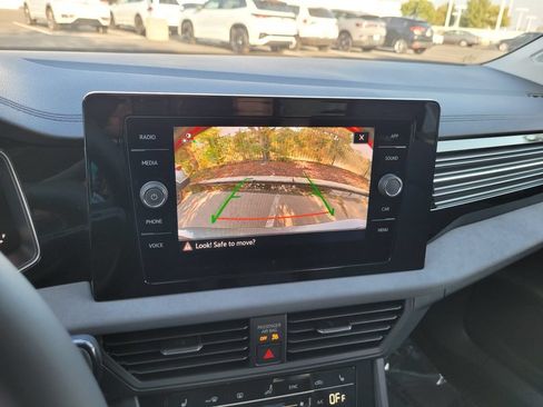 New 2026 Volkswagen Jetta SE FWD image 17