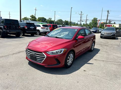 Used 2017 Hyundai Elantra SE w/ Cargo Package image 7