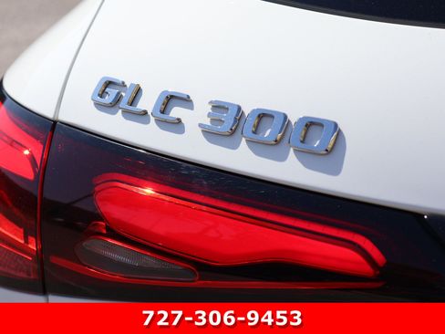 Used 2025 Mercedes-Benz GLC 300 4MATIC image 8