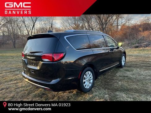 Used 2018 Chrysler Pacifica Touring-L image 3