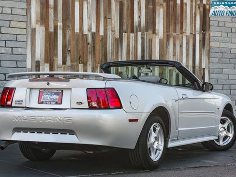 Used 2003 Ford Mustang Convertible image 12
